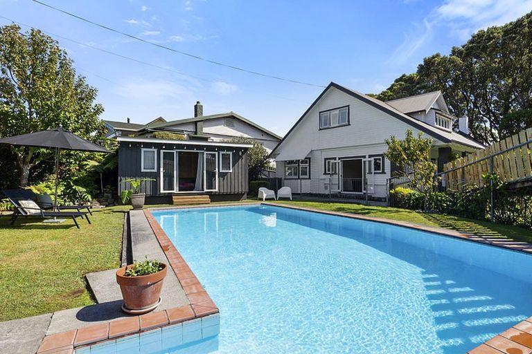 Photo of property in 8 Dorset Avenue, Westown, New Plymouth, 4310
