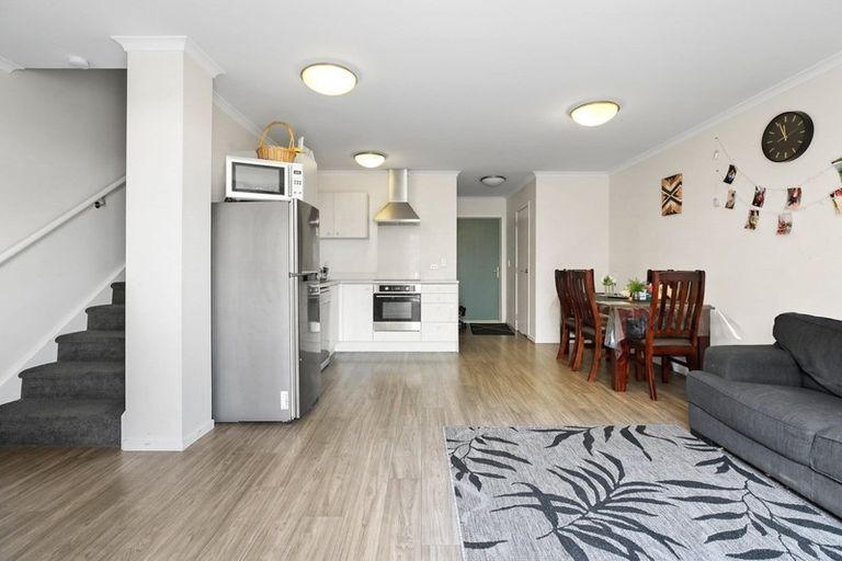 Photo of property in 71 Chiefs Court, Hamilton East, Hamilton, 3216