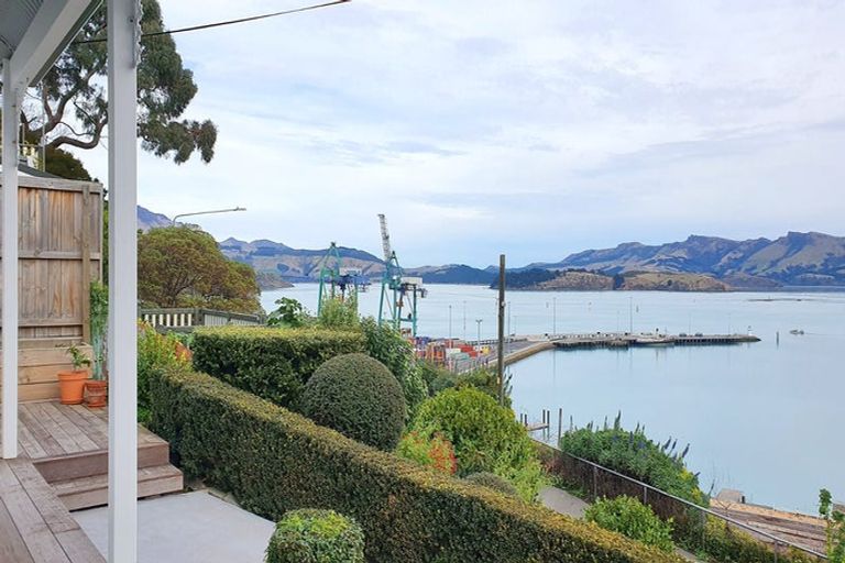 Photo of property in 43 Sumner Road, Lyttelton, 8082