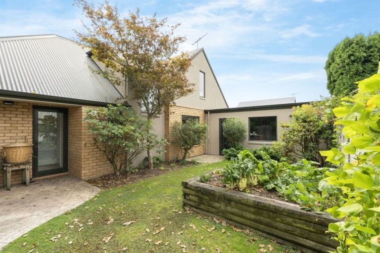 Photo of property in 6 Royal Elm Lane, Bryndwr, Christchurch, 8053