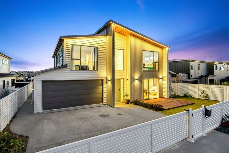 Photo of property in 4 Hanikura Street, Long Bay, Auckland, 0630