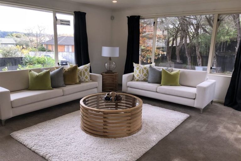 Photo of property in 8 Red Oak Place, Schnapper Rock, Auckland, 0632