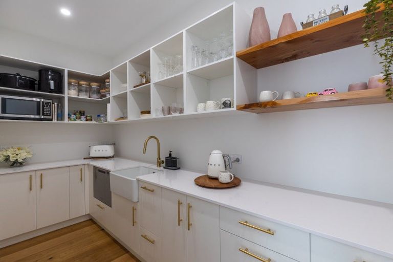 Photo of property in 12 Kowhai Street, Strandon, New Plymouth, 4312