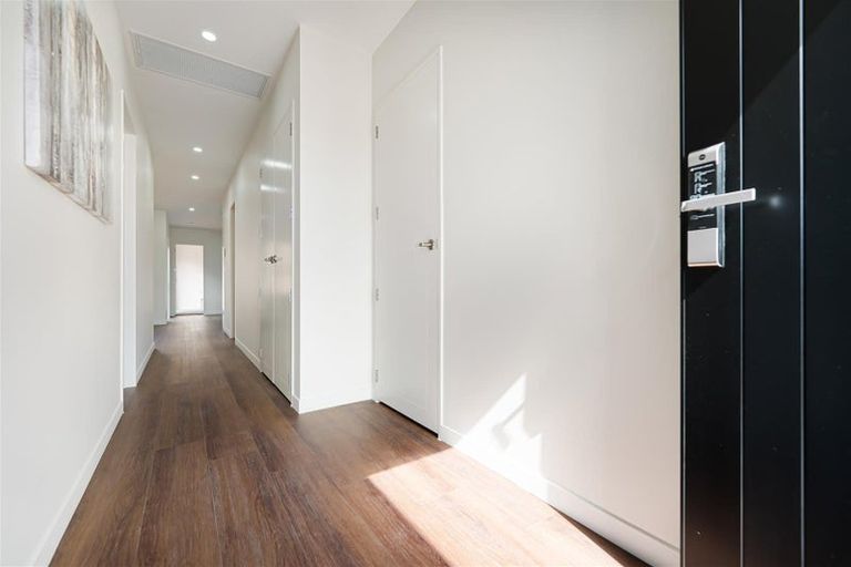 Photo of property in 52 Whakairo Crescent, Gulf Harbour, Whangaparaoa, 0930