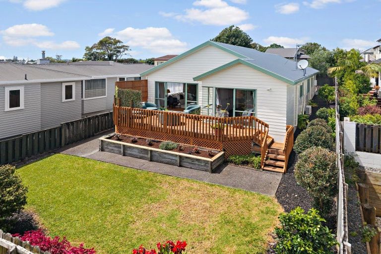 Photo of property in 9a Bradbury Road, Botany Downs, Auckland, 2010