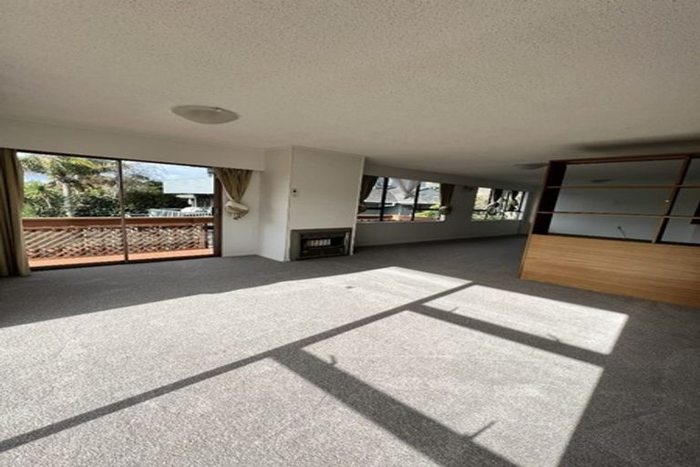 Photo of property in 1/17 Glenvar Road, Torbay, Auckland, 0630