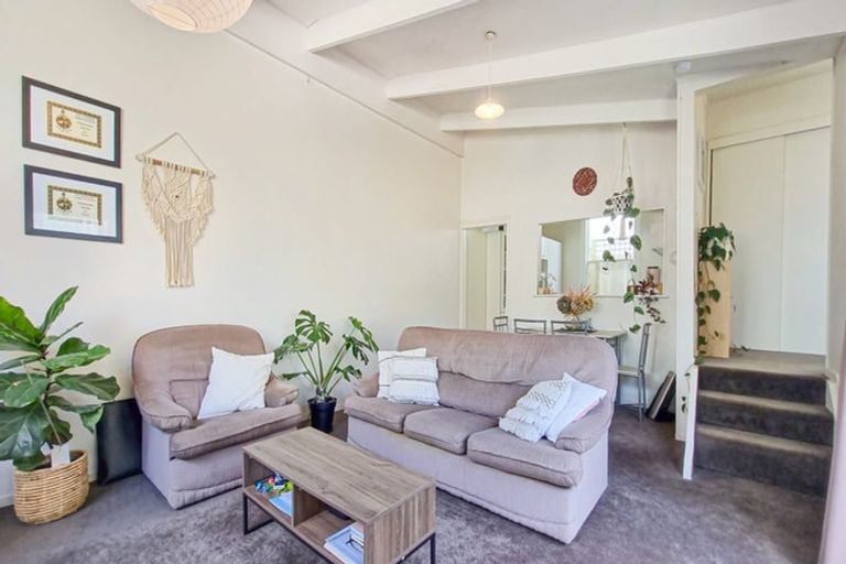 Photo of property in 16 Lawrence Street, Newtown, Wellington, 6021