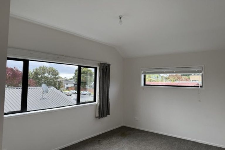 Photo of property in 54a Santiago Crescent, Unsworth Heights, Auckland, 0632