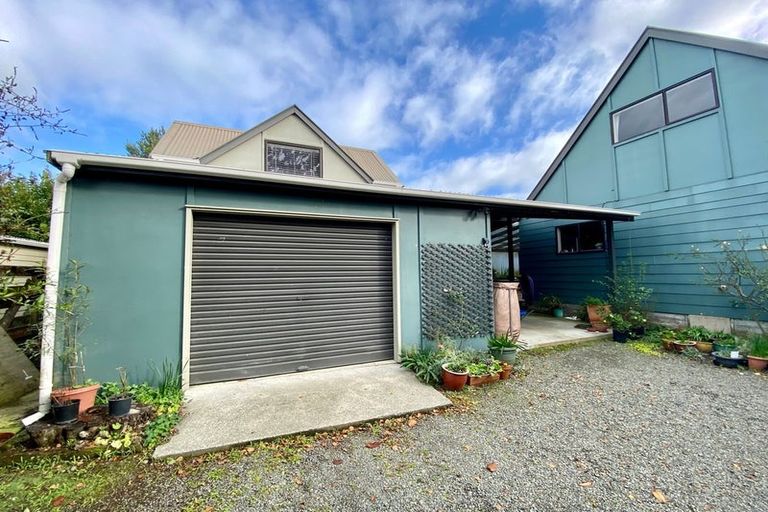 Photo of property in 8 Escort Grove, Awapuni, Palmerston North, 4412