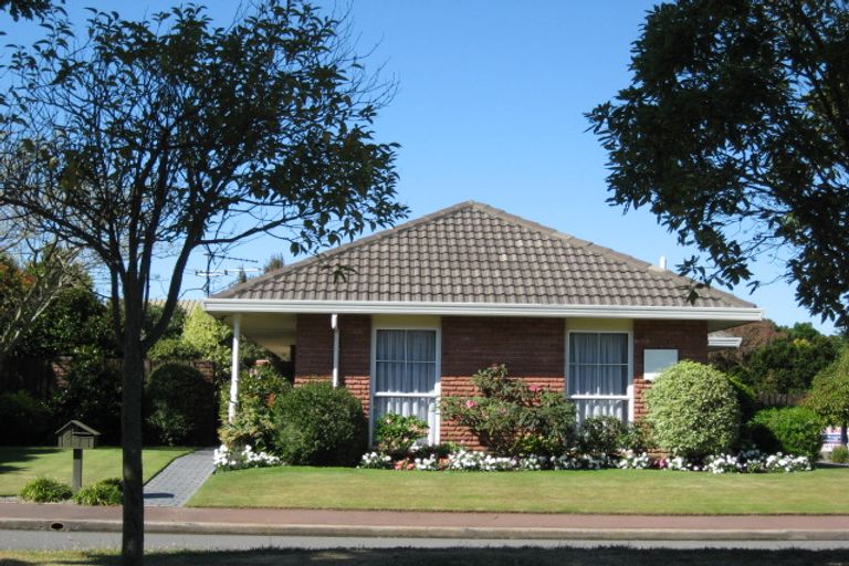 Photo of property in 8 Crosdale Place, Burnside, Christchurch, 8042