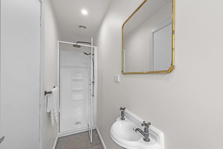 Photo of property in 30 Hawkhurst Road, Lyttelton, 8082