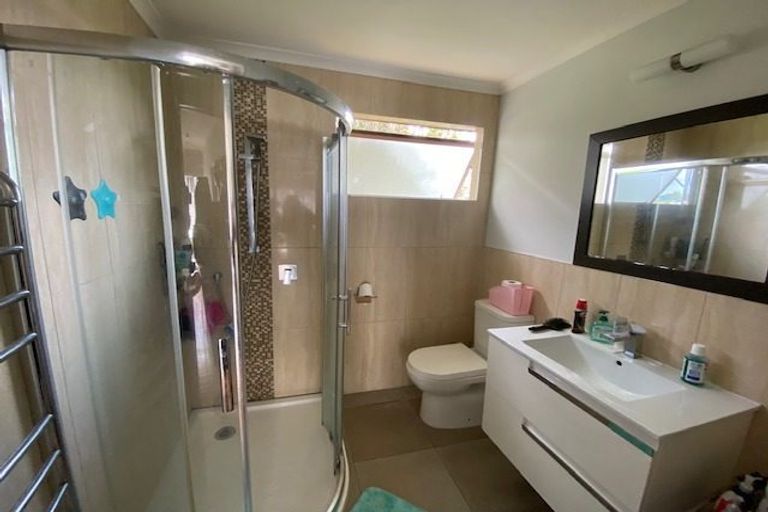 Photo of property in 2/32 Teal Crescent, Beach Haven, Auckland, 0626