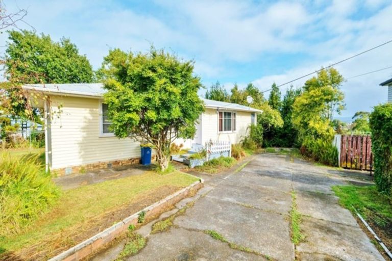 Photo of property in 26 Kirrie Avenue, Te Atatu South, Auckland, 0610