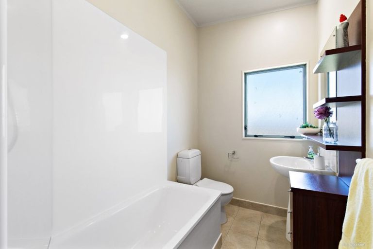 Photo of property in 1/150 Chapel Road, Flat Bush, Auckland, 2019