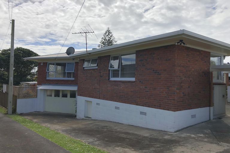 Photo of property in 38 Grande Vue Road, Hillpark, Auckland, 2102