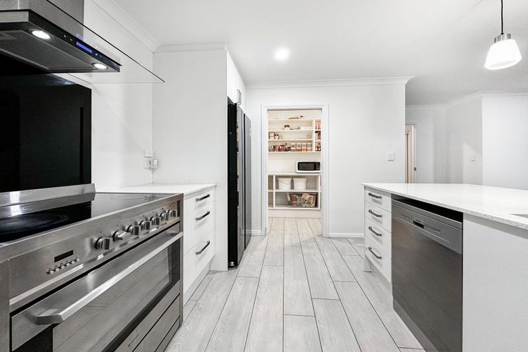 Photo of property in 8 Clonbunny Close, Rolleston, 7614