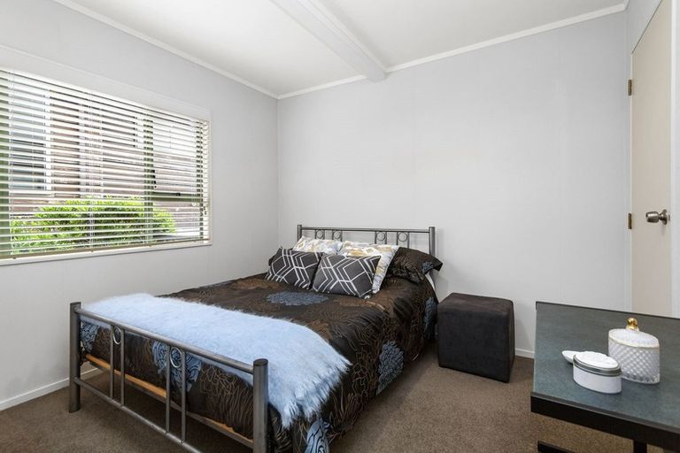 Photo of property in 5 Meadowcroft Grove, Johnsonville, Wellington, 6037