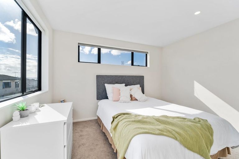 Photo of property in 16 Seafarer Crescent, Stanmore Bay, Whangaparaoa, 0932