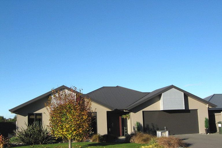 Photo of property in 17 Providence Place, Redwood, Christchurch, 8051