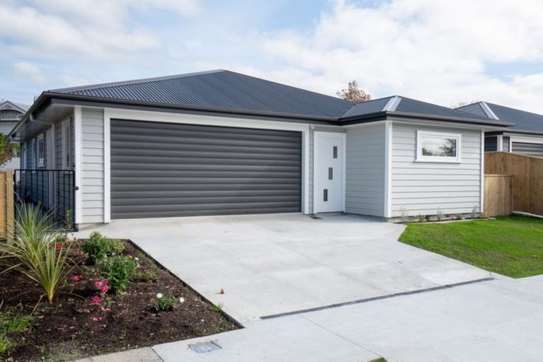 Photo of property in 13 Sutherland Crescent, Melrose, Wellington, 6023