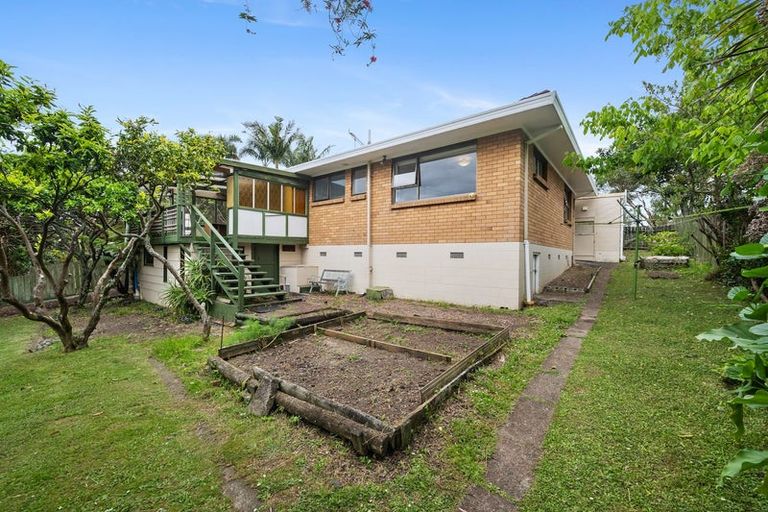 Photo of property in 19 Sartors Avenue, Northcross, Auckland, 0630