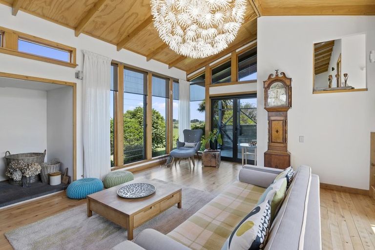 Photo of property in 68 Harakeke Road, Te Horo, Otaki, 5581
