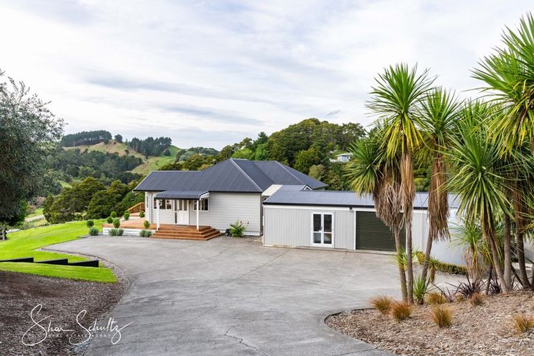 Photo of property in 17 Hook Road, Paparoa, 0571