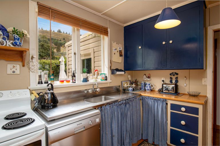 Photo of property in 10 Hazlett Street, Clyde, 9330