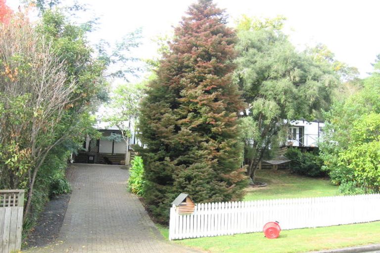 Photo of property in 9 Wyndham Road, Pinehaven, Upper Hutt, 5019