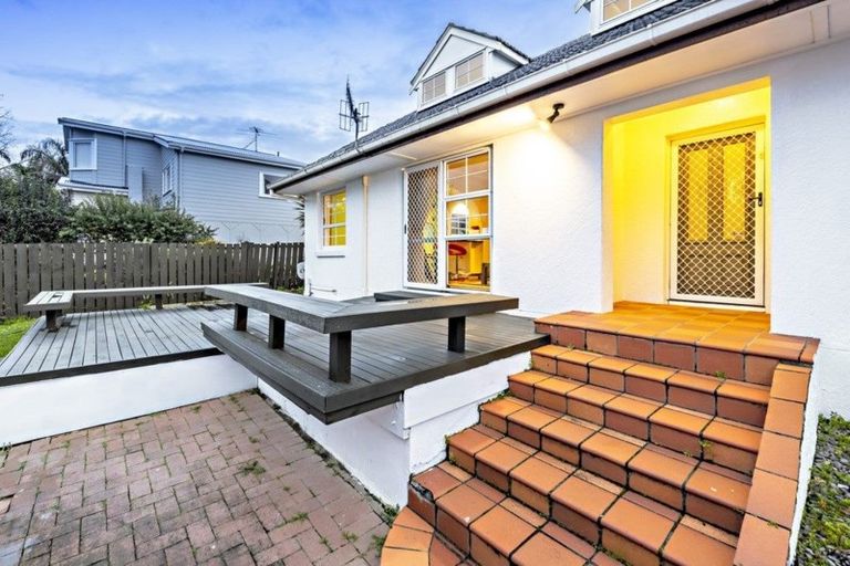 Photo of property in 1/25 Grande Vue Road, Hillpark, Auckland, 2102