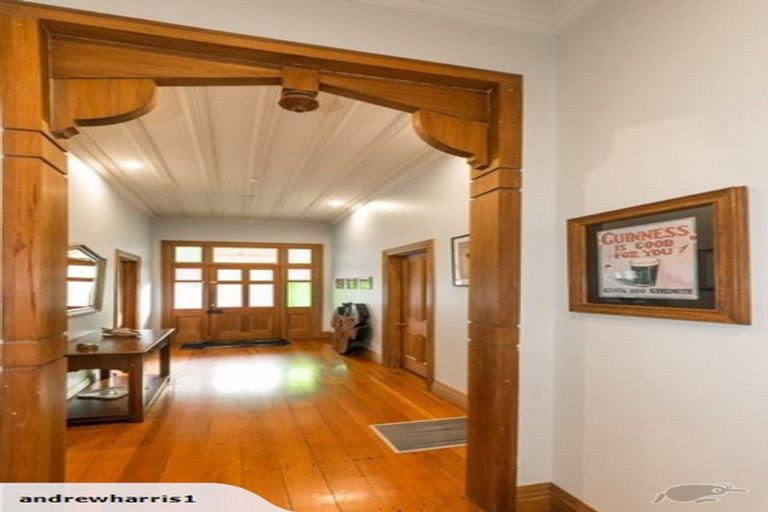 Photo of property in 6 Milton Road, Bluff Hill, Napier, 4110