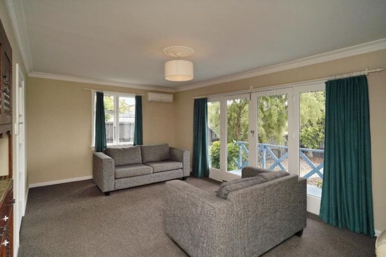 Photo of property in 1/261 Lake Terrace Road, Shirley, Christchurch, 8061
