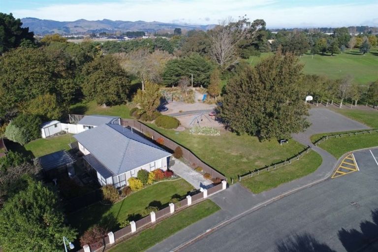 Photo of property in 23 Oakley Crescent, Hornby, Christchurch, 8042