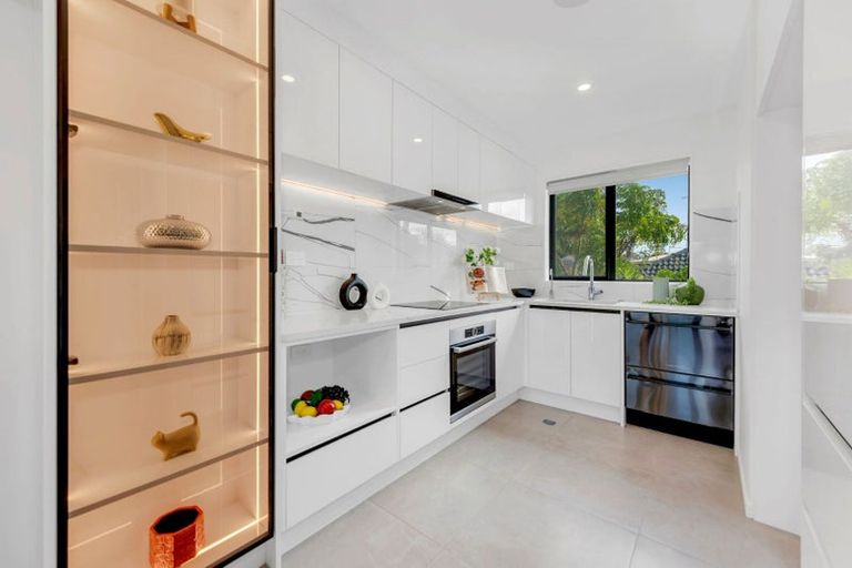 Photo of property in 3/14 Kerswill Place, Pakuranga, Auckland, 2010