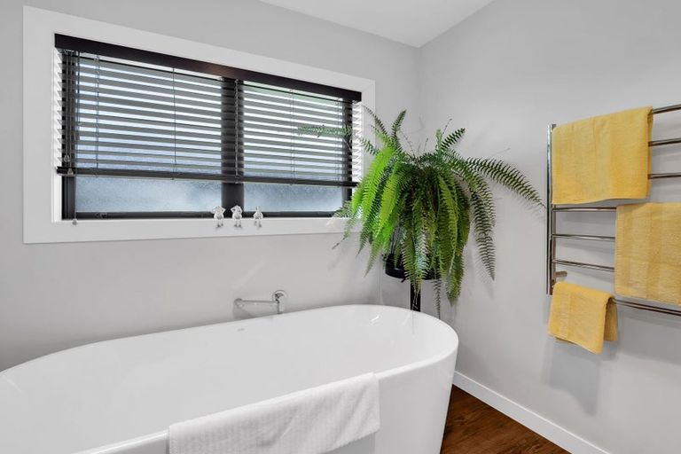 Photo of property in 27 Balrickard Way, Milson, Palmerston North, 4414