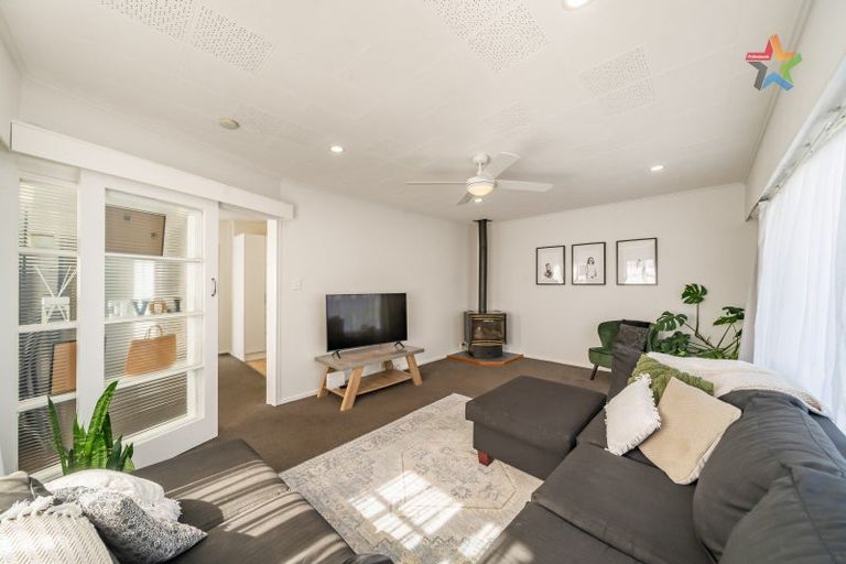 Photo of property in 33 Russell Road, Wainuiomata, Lower Hutt, 5014