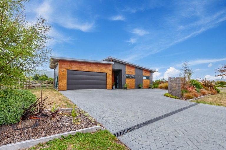 Photo of property in 133 Lisland Drive, Kinloch, Taupo, 3377