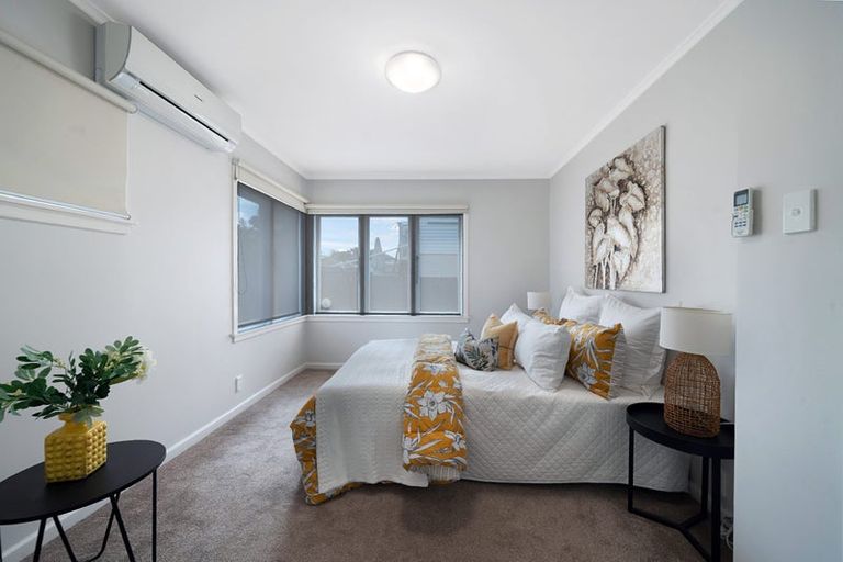 Photo of property in 2 Nile Road, Kelston, Auckland, 0602