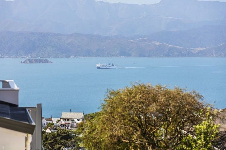 Photo of property in 31 Gurkha Crescent, Khandallah, Wellington, 6035