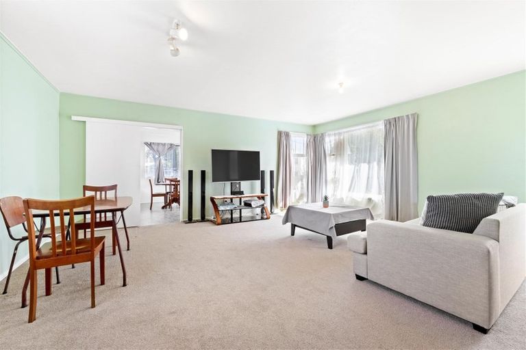 Photo of property in 1/8 Edwards Avenue, Henderson, Auckland, 0610