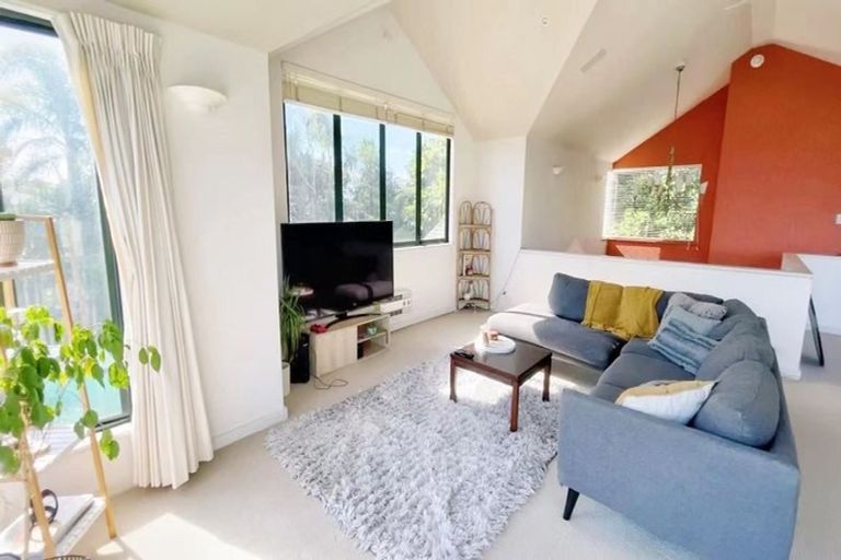 Photo of property in 16 Mayall Avenue, Beach Haven, Auckland, 0626