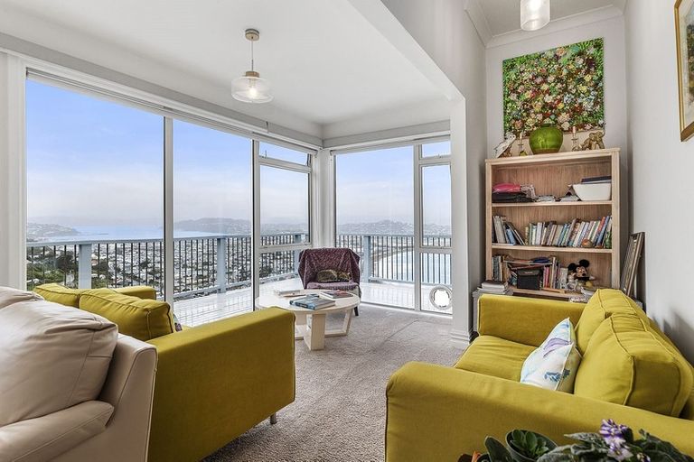 Photo of property in 8 Pari Tai Way, Houghton Bay, Wellington, 6023