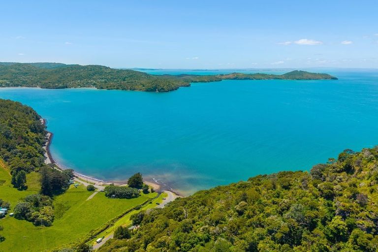 Photo of property in 61 Whatipu Road, Huia, Auckland, 0604