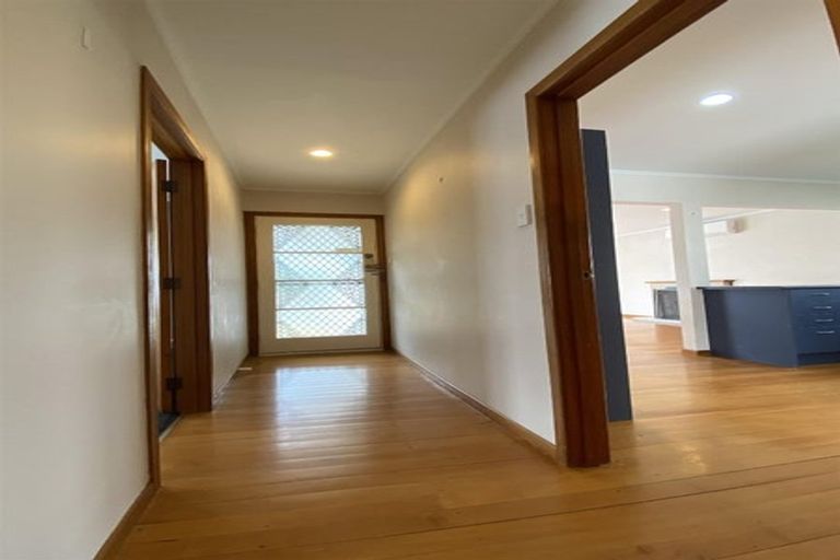 Photo of property in 7 Cornwall Street, Te Atatu South, Auckland, 0610