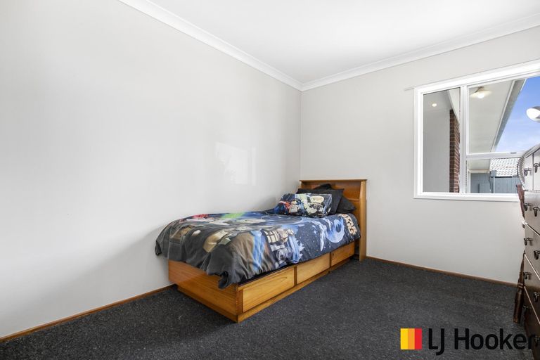 Photo of property in 16 Damian Way, Weymouth, Auckland, 2103