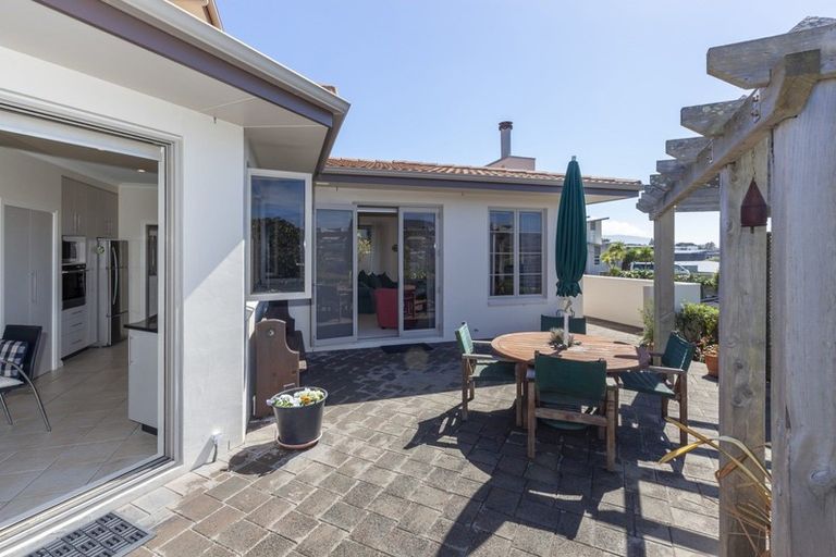 Photo of property in 136 Renown Road, Raumati South, Paraparaumu, 5032