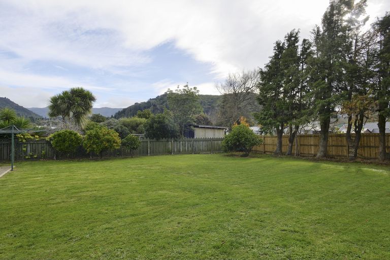 Photo of property in 37 Brandon Street, Featherston, 5710