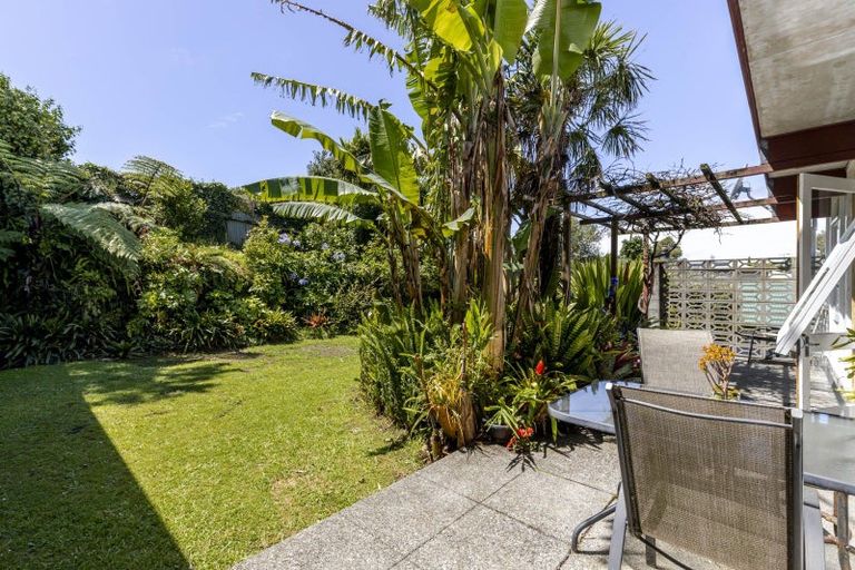 Photo of property in 9 Whitby Place, Westown, New Plymouth, 4310