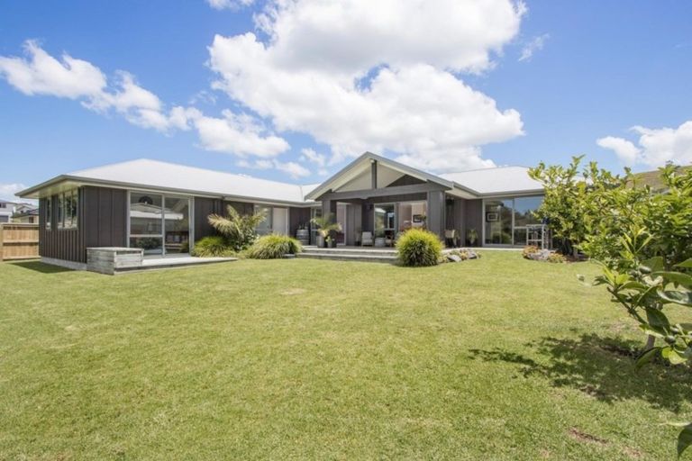 Photo of property in 17 Browns Drive, Waihi Beach, 3611