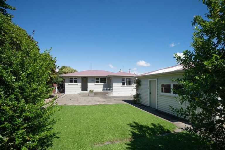 Photo of property in 6 Lowestoft Place, West End, Palmerston North, 4412
